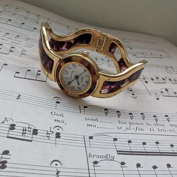 Geneva Gold Bangle Watch - Picture 13 of 14